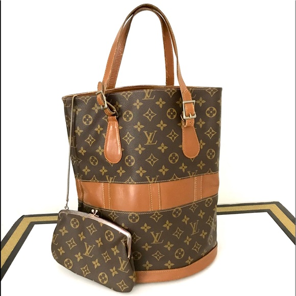Louis Vuitton Handbags - Authentic vintage Louis Vuitton GM bucket monogram with change wallet